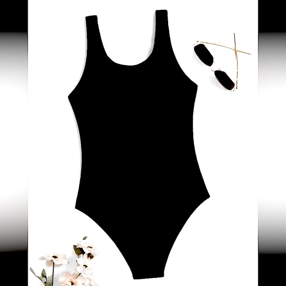 Simple black bathing suit - Picture 1 of 2